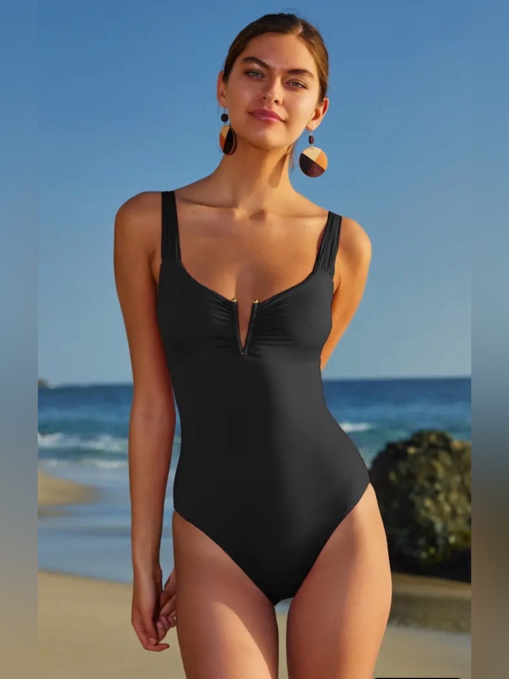 New BECCA Color Code V Wire One Piece Swimsuit size Small in Black